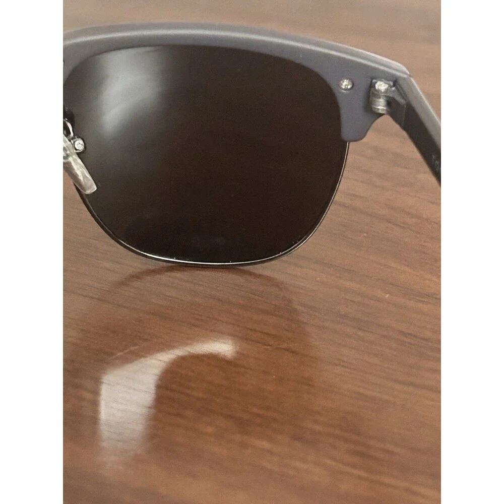Tommy Hilfiger no scratches